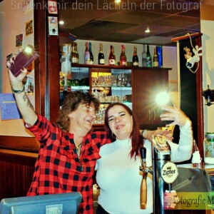 Natascha und Marco Krojer live auf der Bühne.