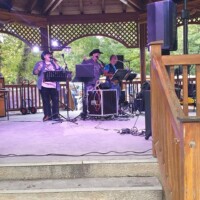 Wir-Zwa live beim Weinfest Traiskirchen im Stadtpark.
